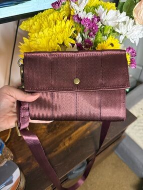 Esby Seatbelt Bag- Crossbody